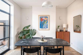 Relax in Stunning House in Great Central Location